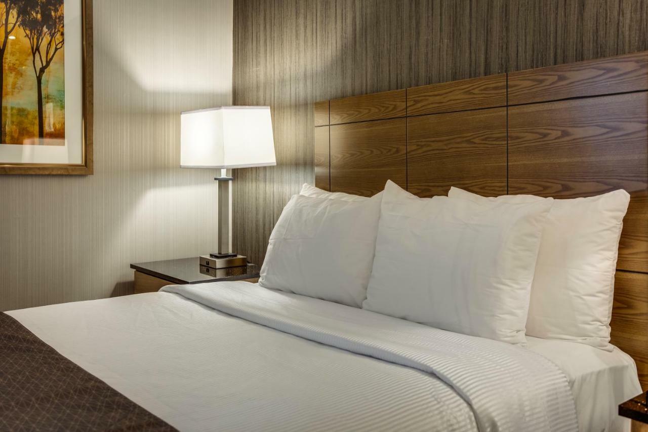 Monte Carlo Inn Airport Suites Mississauga Buitenkant foto